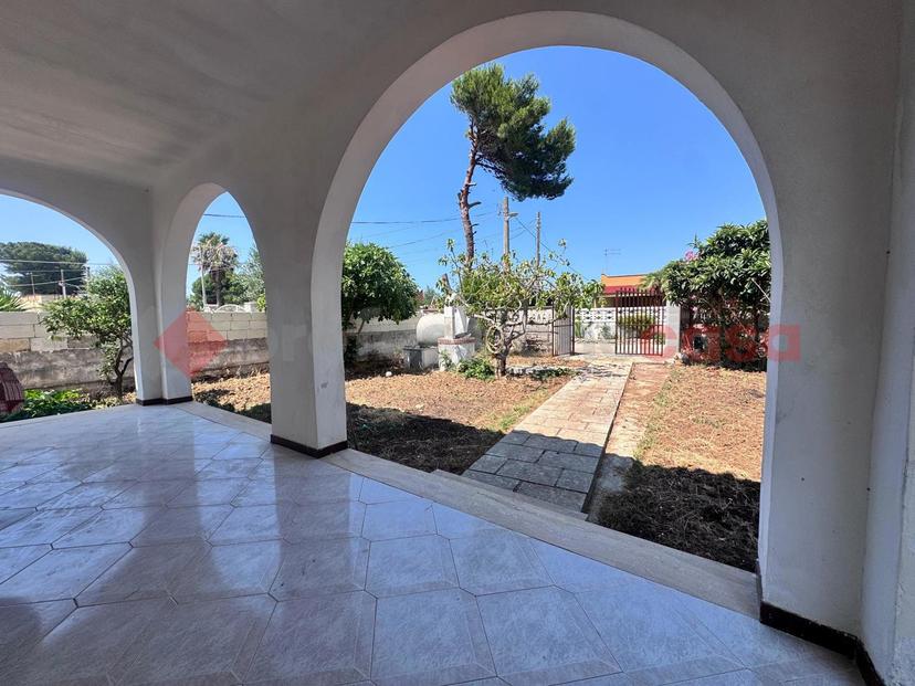 Villa in Viale dei Vasai  Snc, Pulsano — foto 2 di 5