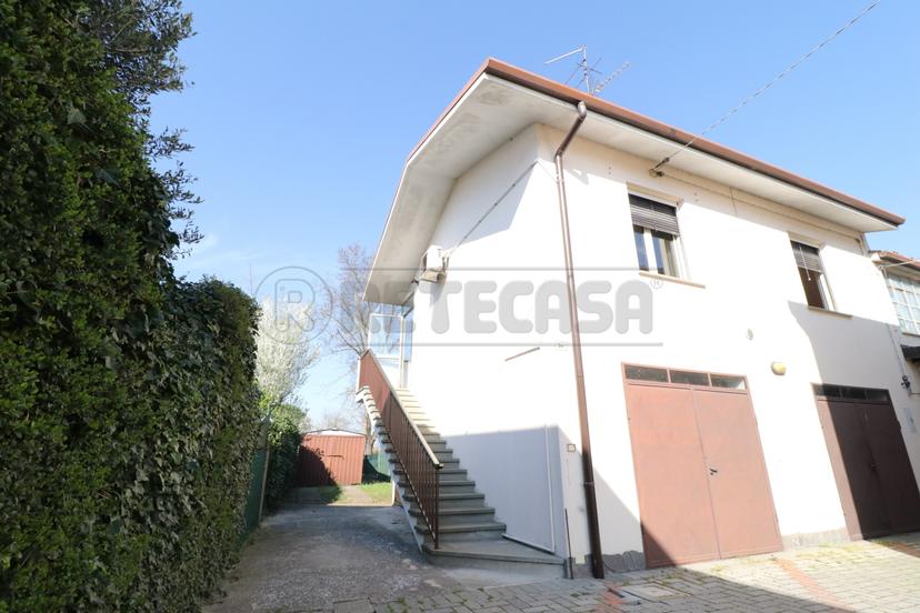 Trilocale in Via Giotto 5, Bondeno — foto 2 di 5