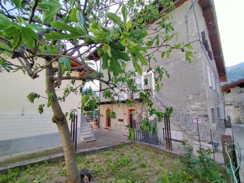 Trilocale in Frazione Porossan Le Papet 112, Aosta — foto 3 di 5
