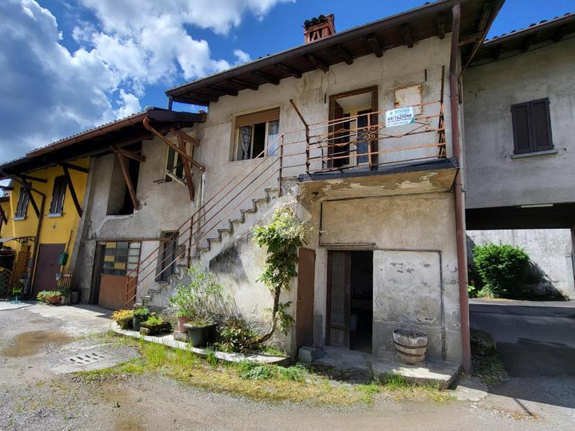 Casa indipendente in Via Giuseppina Scola 8, Besana in Brianza