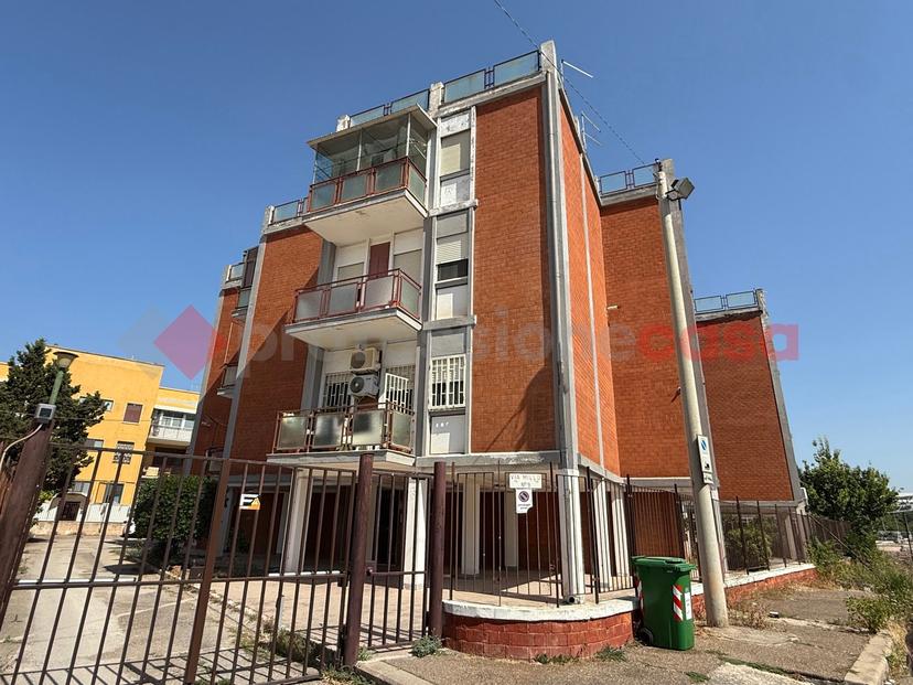 Trilocale in Via Enrico Millo 9, Taranto