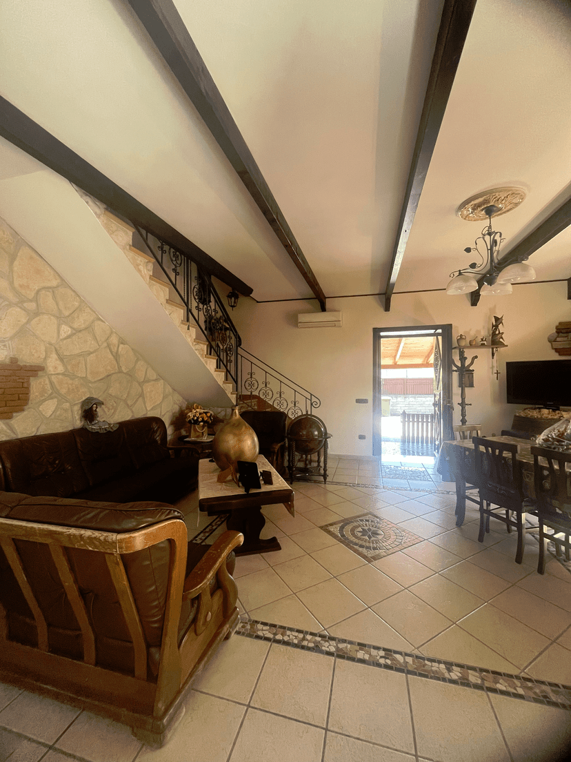 Villa in Viale Giorgio Vasari, Castel Volturno — foto 2 di 5