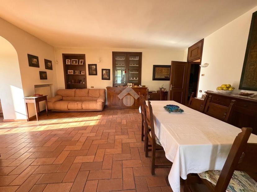 Villa in Via Cesare Battisti 1, Paladina