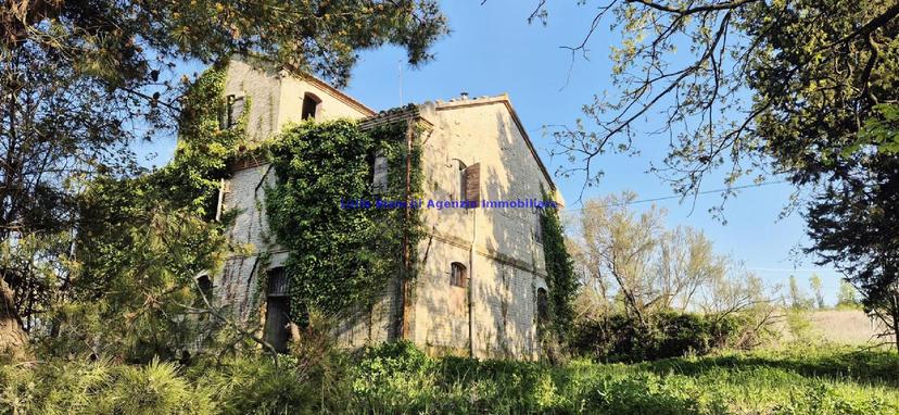 Casale in Via Villagrande, Pesaro