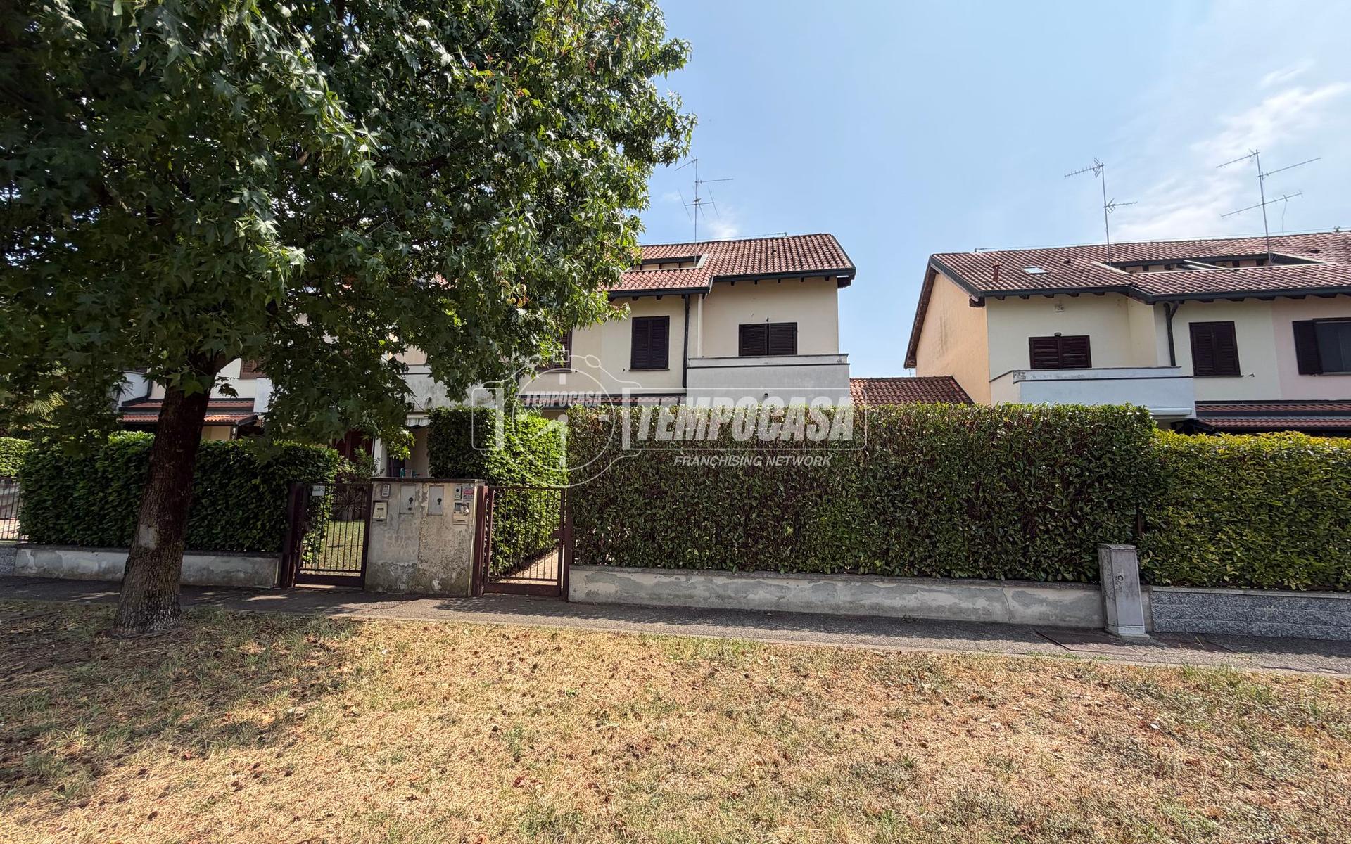 Villa a schiera in Viale Europa 79, Zelo Buon Persico