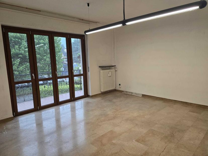 Trilocale in Via Giacomo Leopardi 16 , Erba