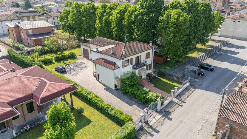 Villa in Via S. Pietro 87, Gazzuolo — foto 4 di 5