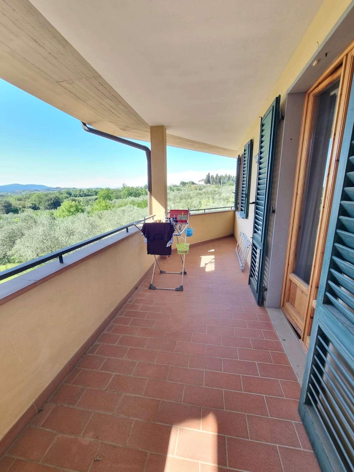 Villa a schiera, Lastra a Signa