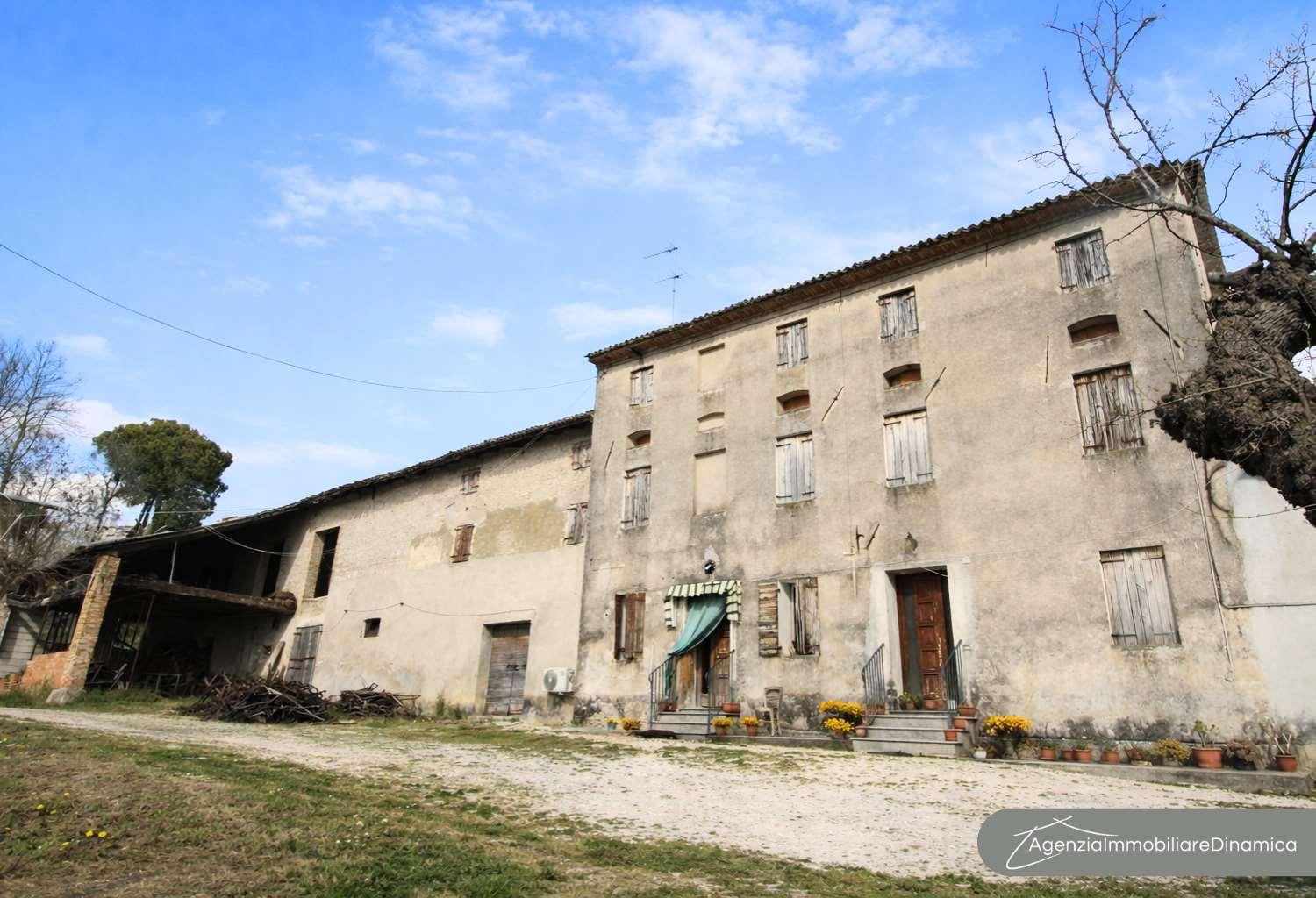 Villa bifamiliare in Via Colle Capriolo, San Pietro di Feletto