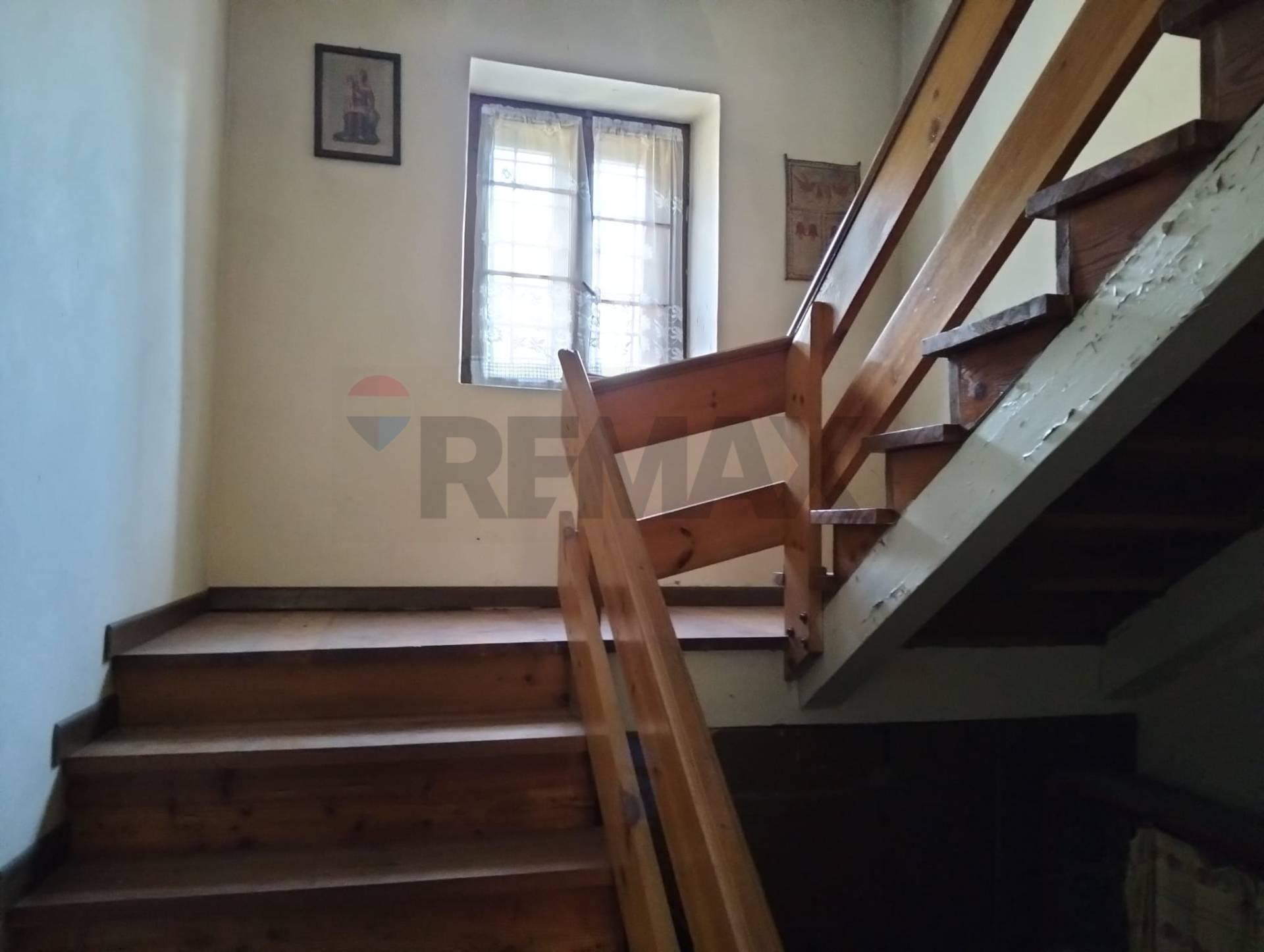 Casa indipendente in Via Gisbenti 16, Valli del Pasubio