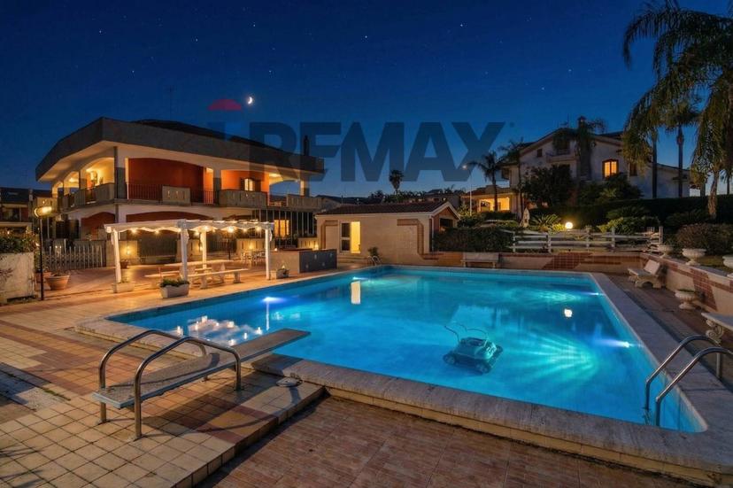Villa in Via Giovanni Pascoli 12, Aci Sant'Antonio — foto 2 di 5