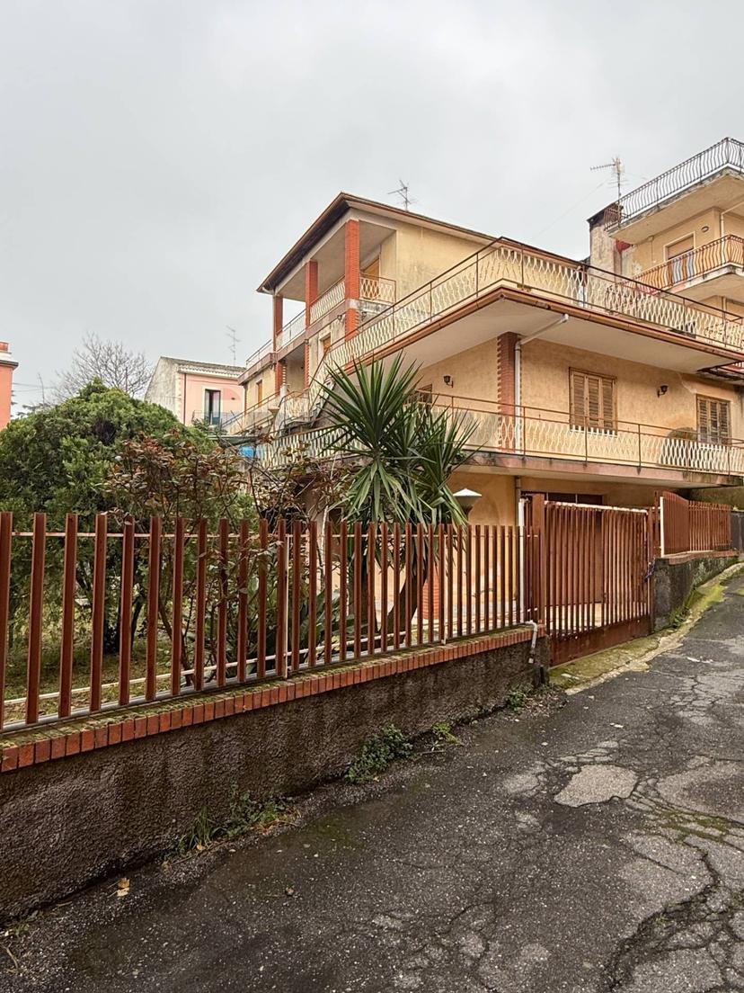 Villa in Via Tenente Scuderi 4,6, Zafferana Etnea — foto 2 di 5