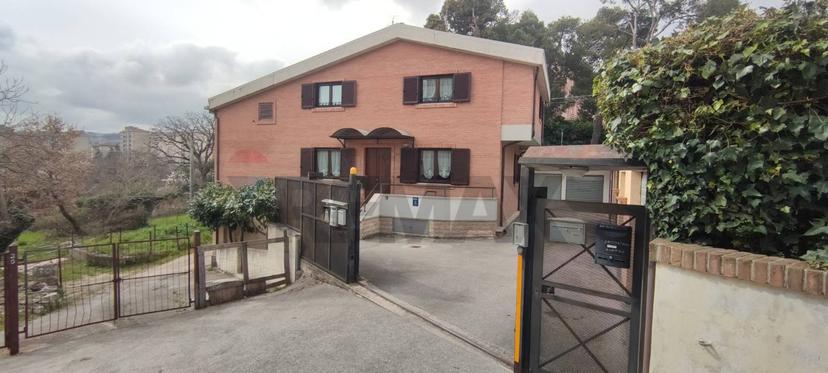 Casa indipendente in Via Basilicata 27, Campobasso — foto 3 di 5