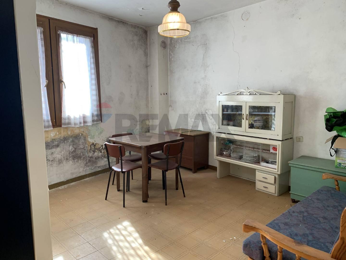 Casa indipendente in Piazza Monte Grappa 8, Seren del Grappa