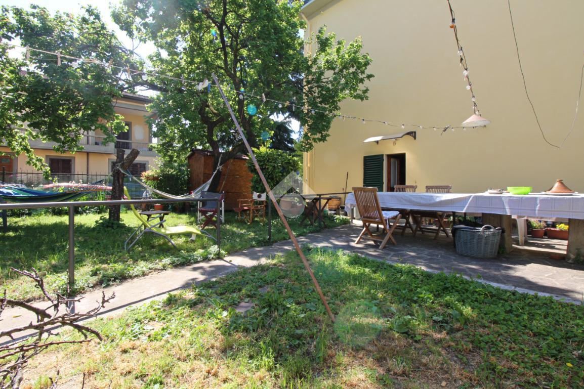 Casa indipendente in Via Cecco Angiolieri 1, Prato