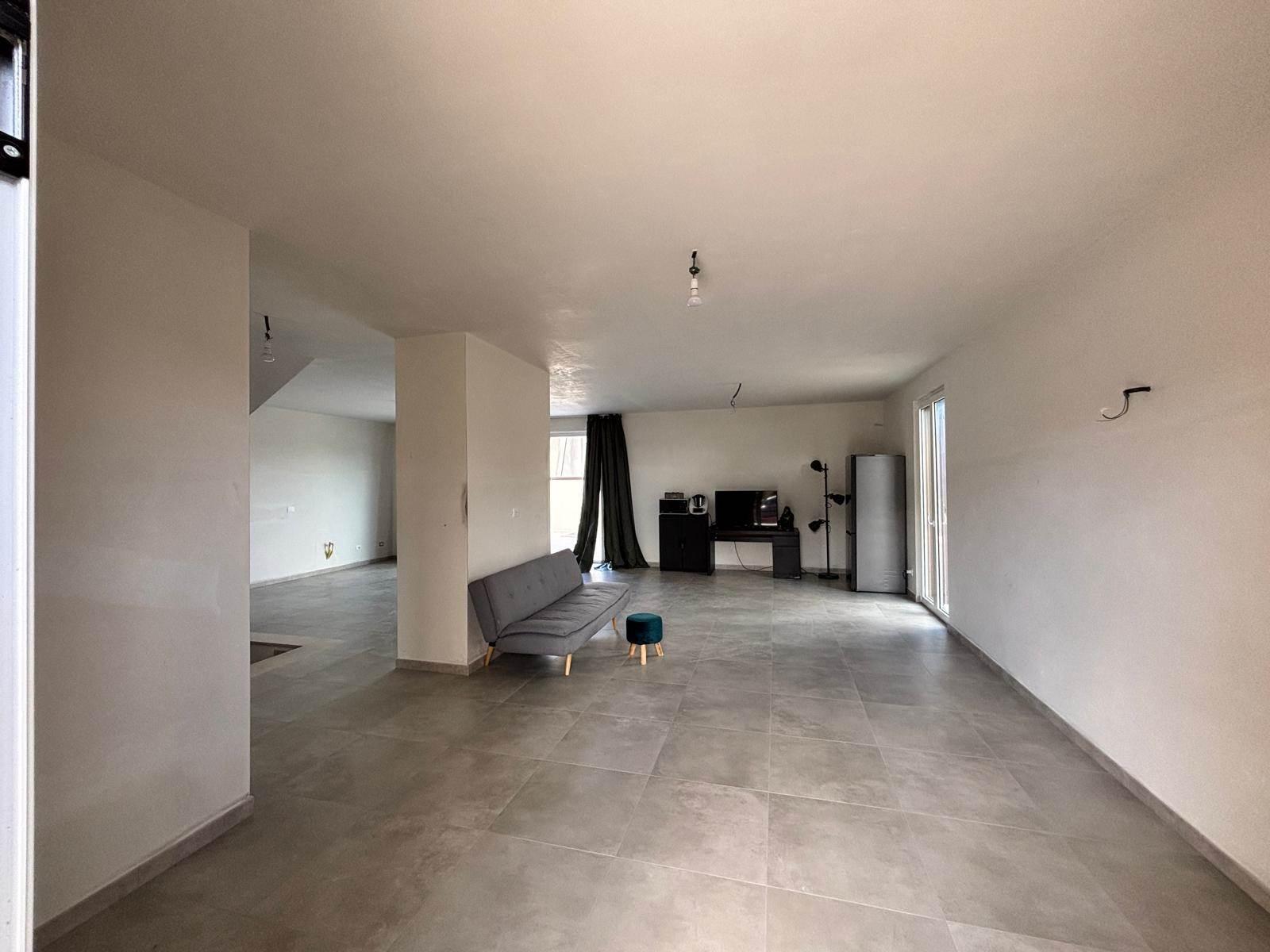 Villa bifamiliare in Piazzale Mininni Giuseppe, Palo del Colle