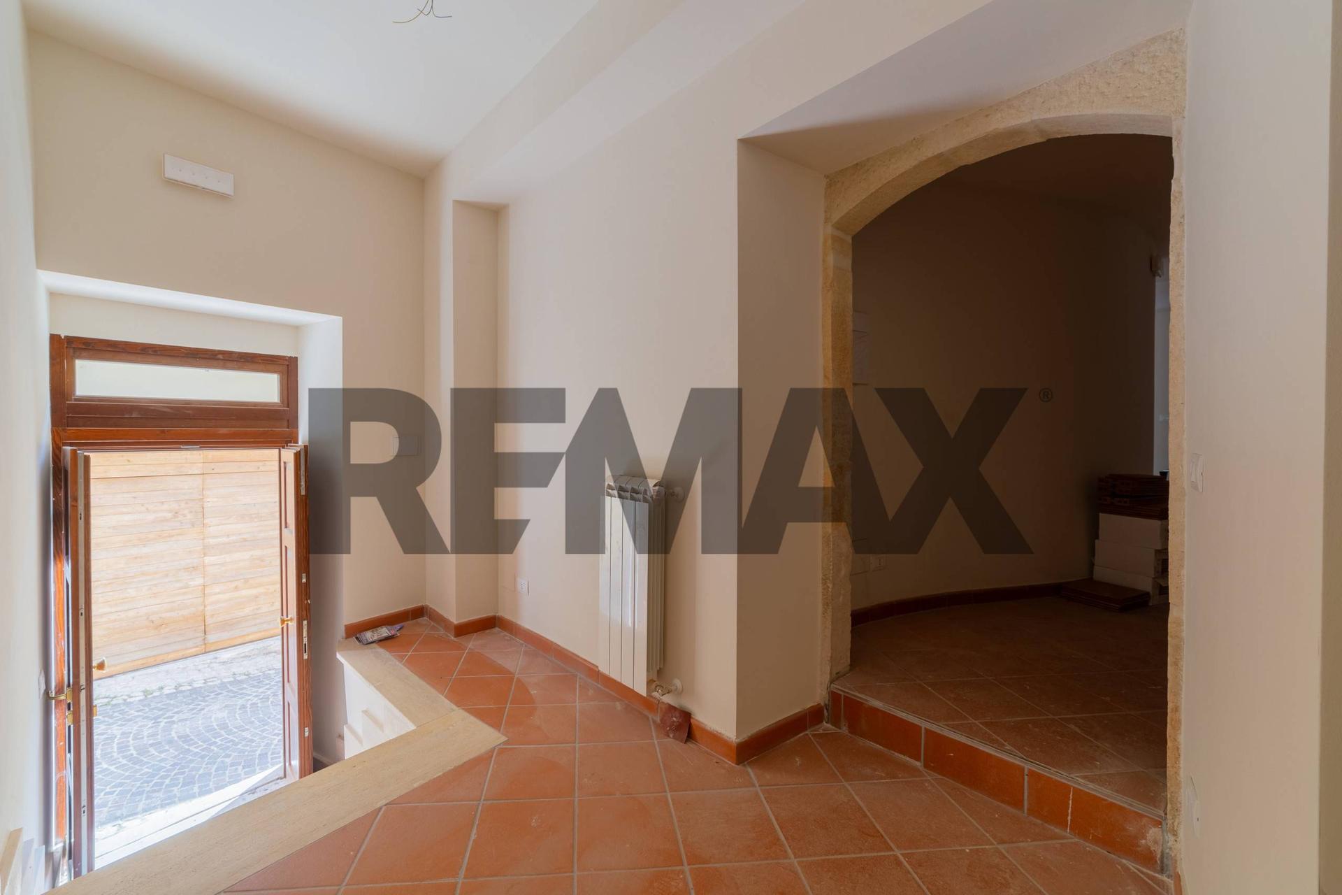 Casa indipendente in Via Amiternini 2, L'Aquila