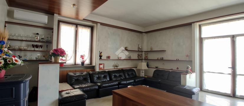 Villa a schiera in Via Manzoni 21, Lonate Pozzolo — foto 3 di 5
