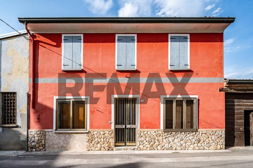 Casa indipendente in Vicolo Ferri 3, Gazzuolo