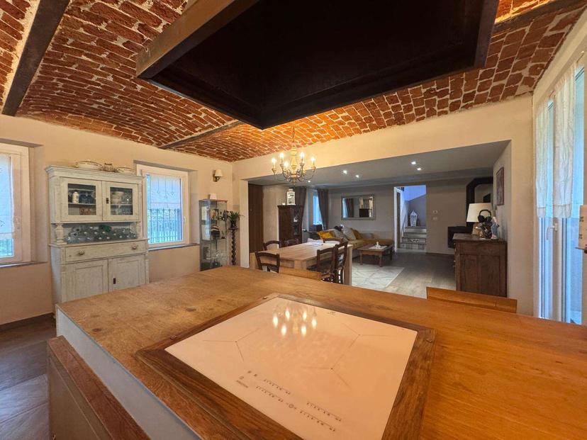 Villa unifamiliare in Strada Mario Casaleggio, Asti