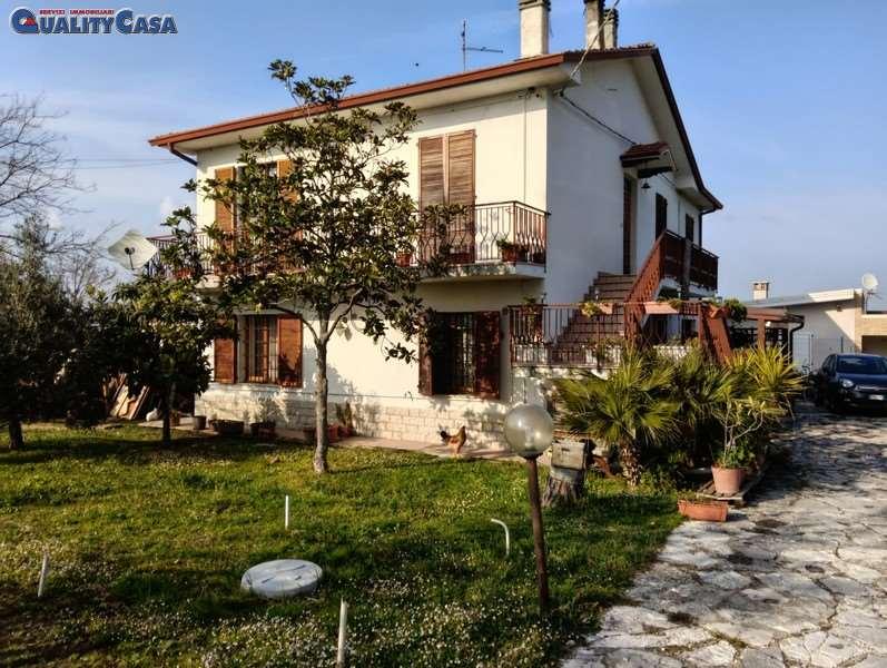 Villa bifamiliare, Jesi — foto 2 di 5
