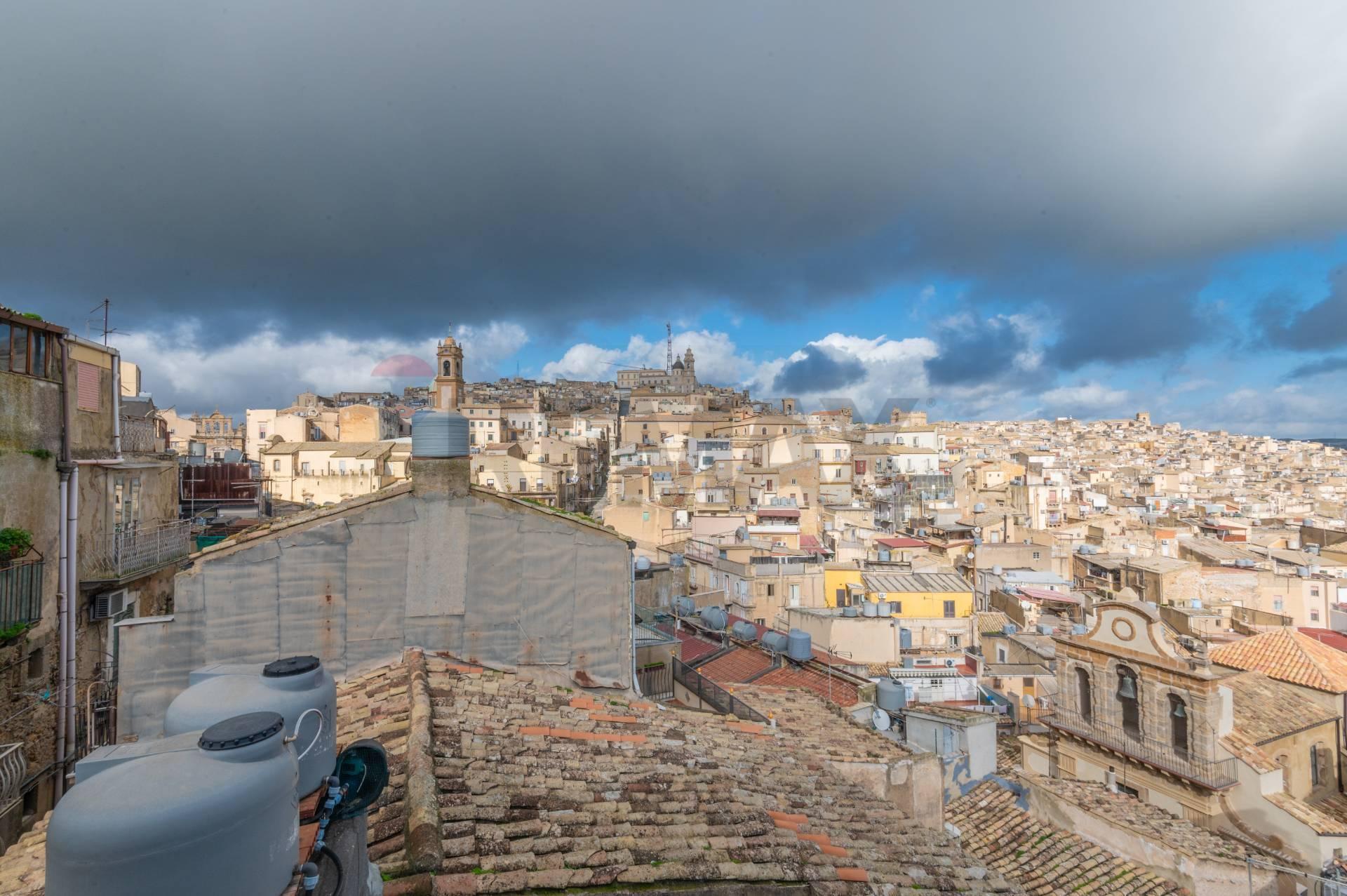 Casa indipendente in Via Calì 56, Caltagirone