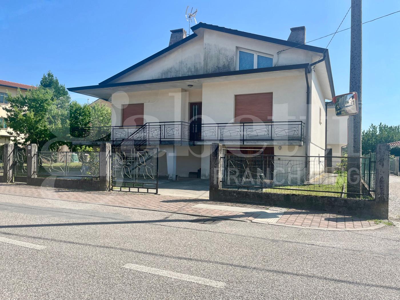 Casa indipendente in Via Gorizia  9, Casarsa della Delizia