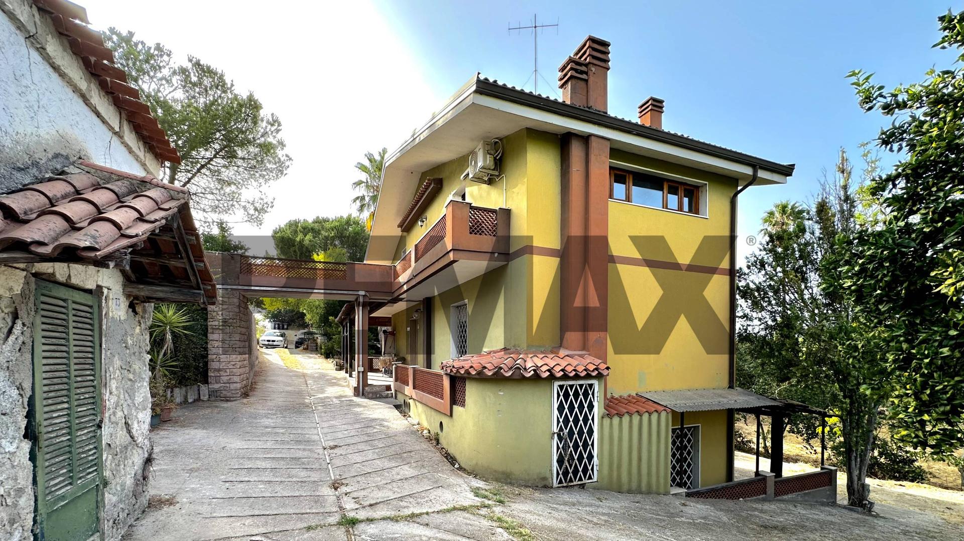 Casa indipendente in Viale Porto Torres 87, Sassari