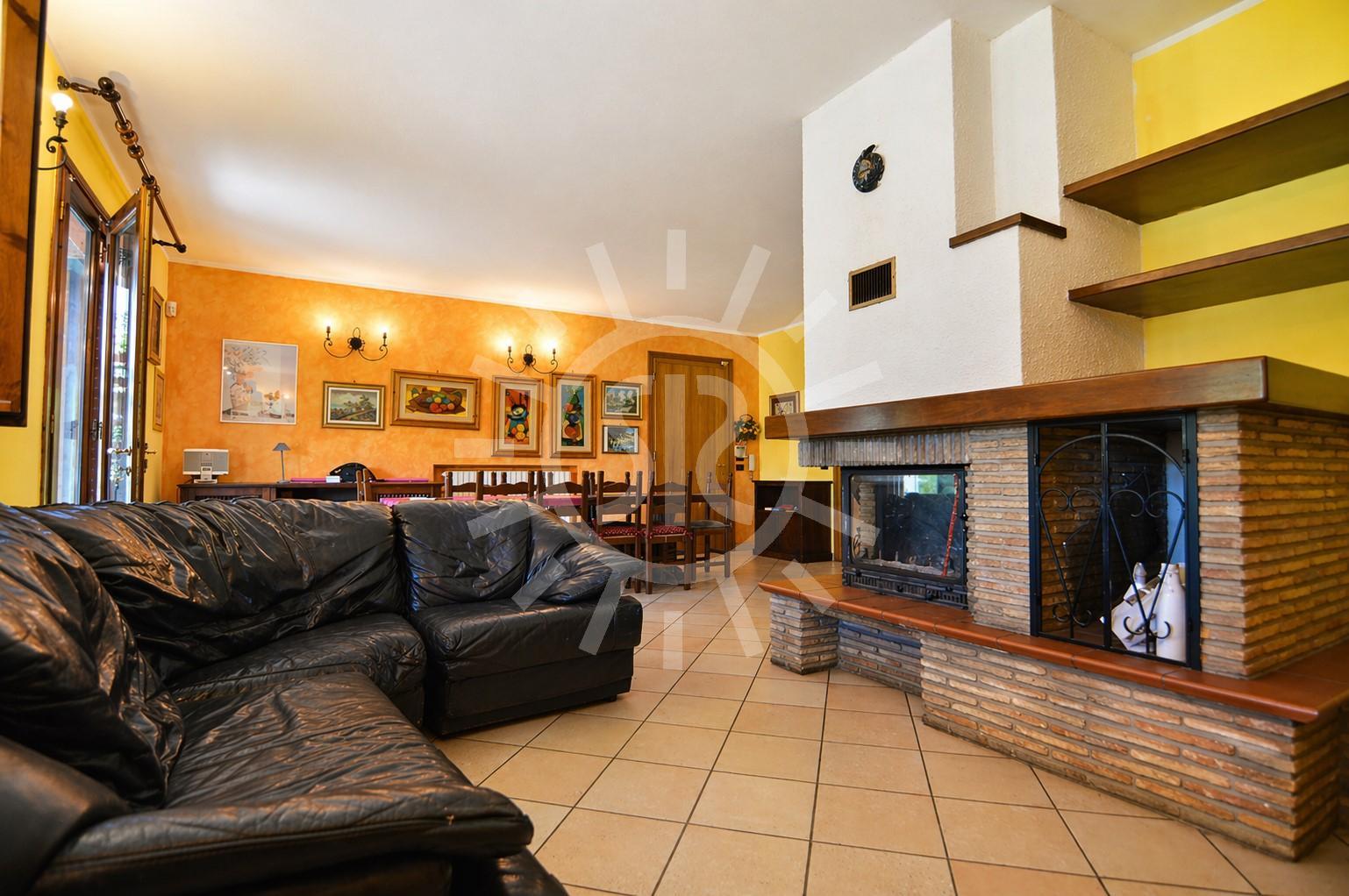 Villa bifamiliare, Monterenzio