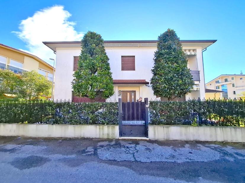 Casa indipendente, Carrara — foto 2 di 5