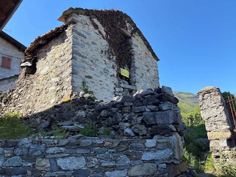 Rustico in Arzo, Casale Corte Cerro — foto 4 di 5