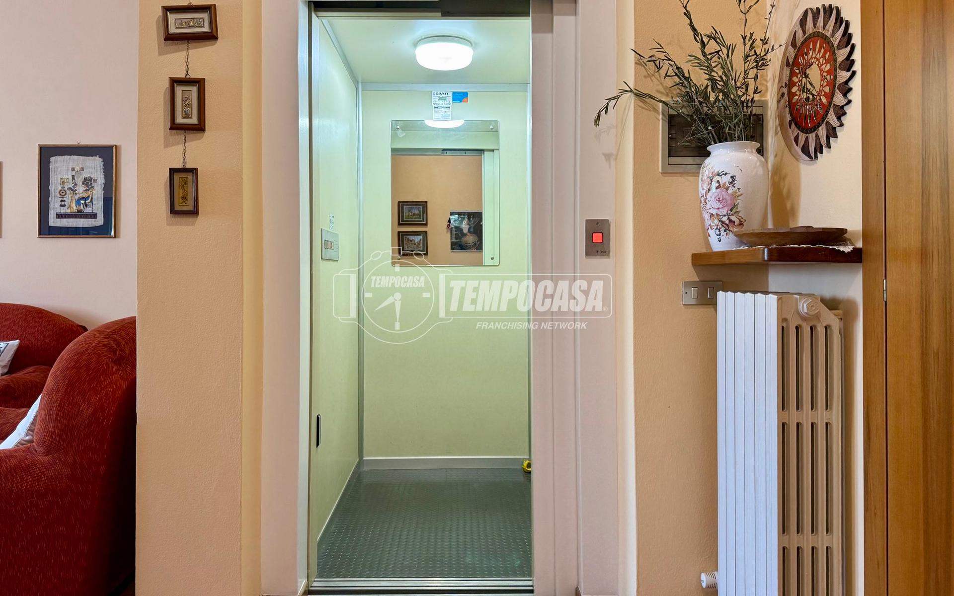 Appartamento in Piazza Trento E Trieste 1, Monticello Brianza
