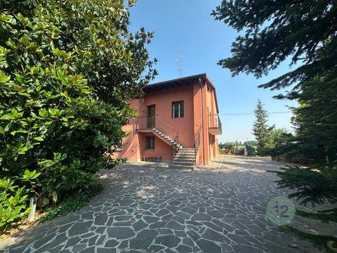 Casa indipendente in Via Motta, Mirandola