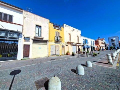 Trilocale in Piazza Pino Ferralasco, 14, Sant'Antioco