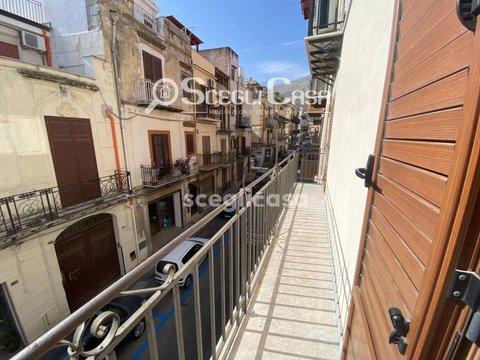Bilocale in Via Giuseppe Garibaldi, Centro Storico, Carini