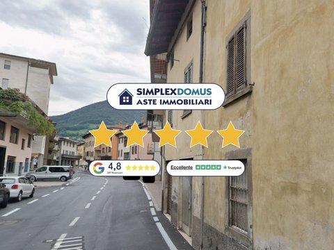 Appartamento in Via Viani, Leffe
