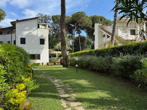 Villetta a schiera a Vittoria Apuana, Forte dei Marmi