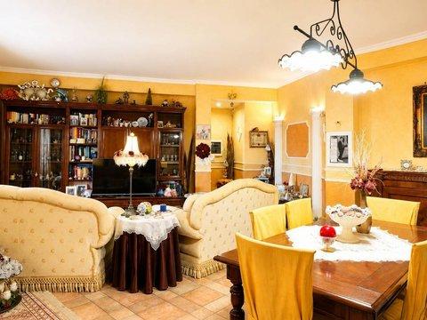 Appartamento in Via Santi Elena e Costantino, 28, Zona Centrale, Aci Catena