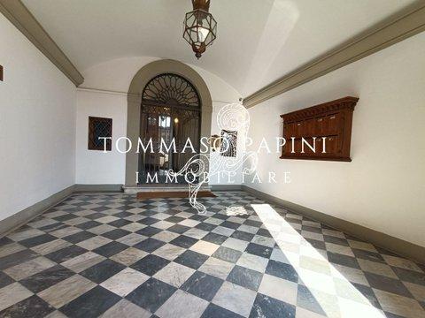 Trilocale in Lungarno Corsini, 4, Santa Maria Novella, Firenze