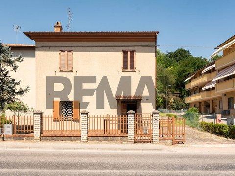 Casa indipendente in Via Clementina, 100, Castelplanio