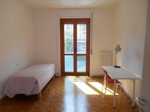 Camera in Viale Bacchiglione, Lodi - Brenta, Milano