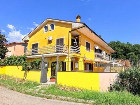 Trilocale in Via del Porto, 45, Forano