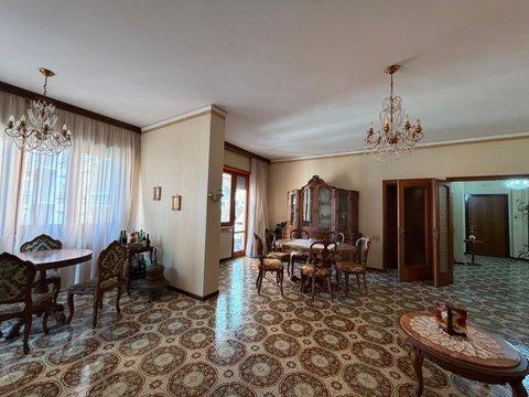 Quadrilocale in Via Genova, 2, Cappuccini - Murialdo - Barco, Viterbo