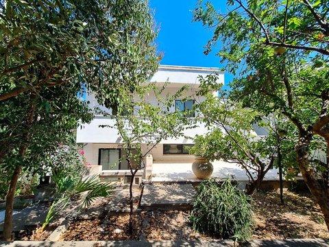 Villa in Viale Pietro Delfino Pesce, 21, Mola di Bari