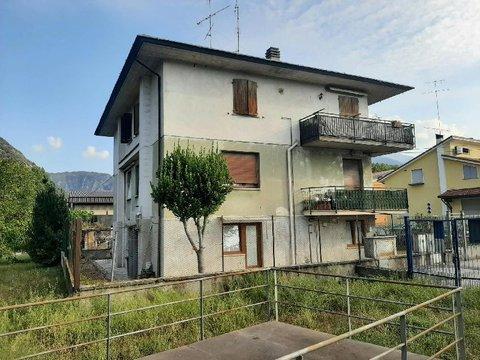 Trilocale in Via Guglielmo Marconi s.n.c, Roè Volciano