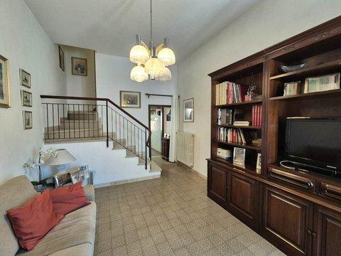 Casa indipendente in Via A. Gramsci, 130, Centro-Stazione, Sesto Fiorentino