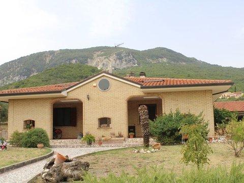 Casa indipendente in Contrada Madonna della Croce, 9, Castiglione a Casauria