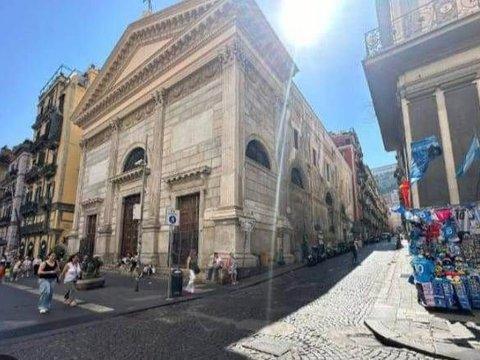 Bilocale in piazza Montecalvario, Montesanto-Quartieri Spagnoli, Napoli