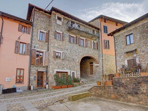 Quadrilocale in Via Jardini, 14, Valganna