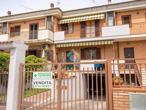 Villetta a schiera in Contrada San Maurizio, 8, Zona Rurale Sud, Fermo